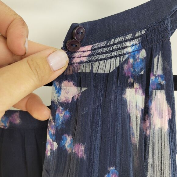 A Pea In The Pod Halter Style Floral Crepe Maternity Dress - Picture 2 of 10